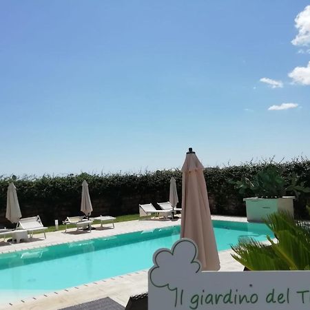 Il Giardino Del Tiglio Panzió Uggiano la Chiesa Kültér fotó